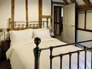 1 quarto, Wi-Fi de cortesia, roupa de cama