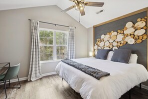 4 bedrooms, desk, iron/ironing board, travel crib