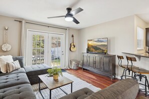 TV connectée, jeux vidéo, baby-foot