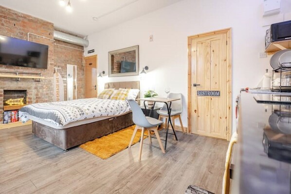 1 chambre, fer et planche à repasser, Wi-Fi gratuit, draps fournis
