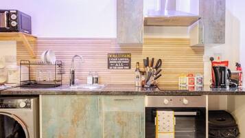 Fridge, microwave, oven, coffee/tea maker