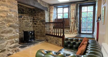 The Searle Cottage and Hot Tub