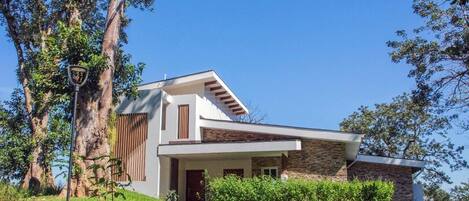 In-room safe, soundproofing, iron/ironing board, free WiFi