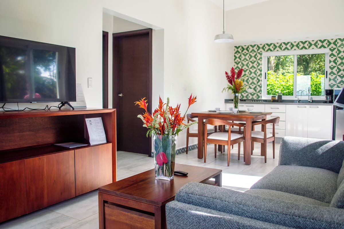Deluxe Villa, 2 Bedrooms, Kitchen, Mountain View | Living area