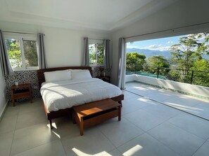 In-room safe, soundproofing, iron/ironing board, free WiFi - Vera Eco-Resort (San Ramon)