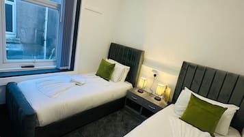 Toallas, jabón, champú y papel higiénico