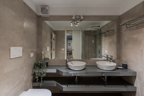 Shower, hair dryer, bidet, towels - iFlat | Cozy Loft two Steps from Vatican (Roma)
