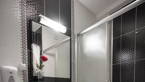 Comfort Double Room, City View | Free WiFi - Hotel Rozmantic (Skopje)