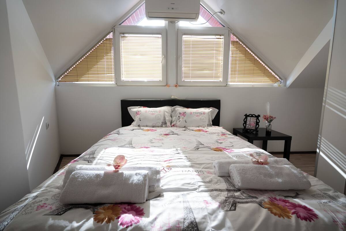 Comfort Double Room, City View | Iron/ironing board (on request), WiFi (free)
