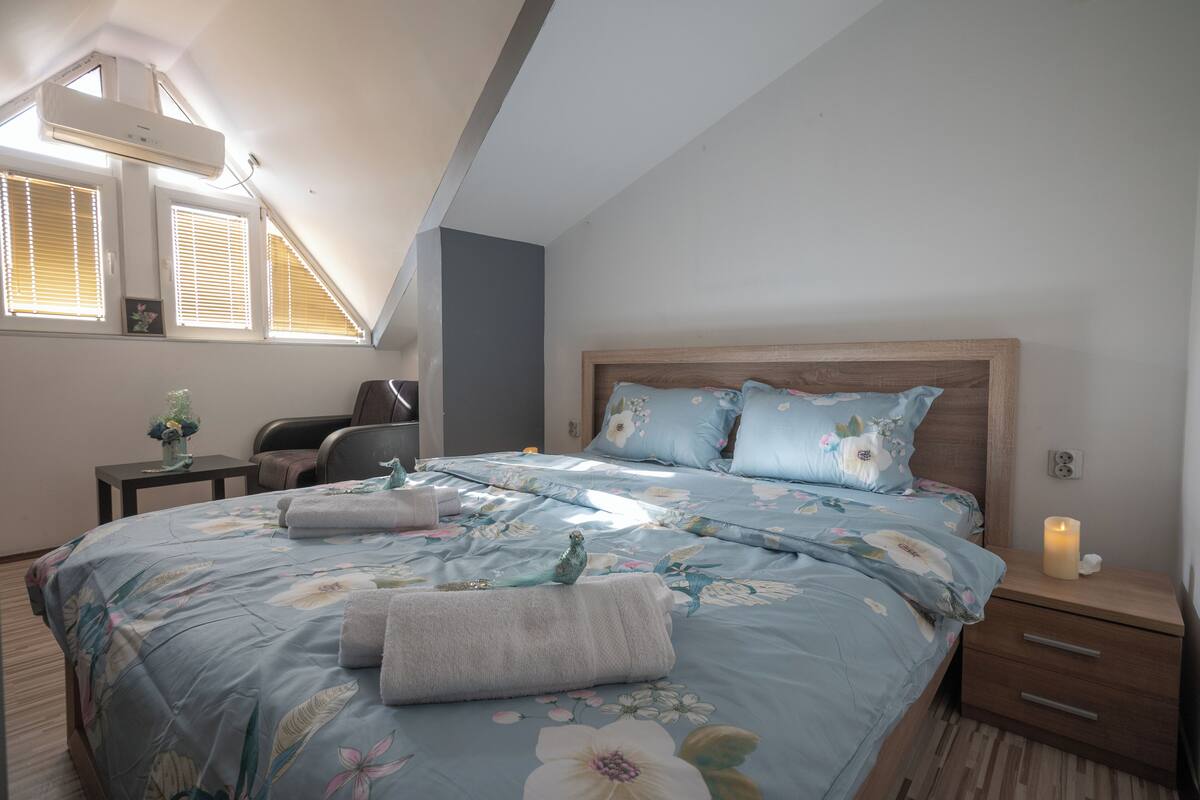 Comfort Double Room, City View | Iron/ironing board (on request), WiFi (free)