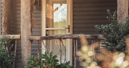 Private 5 Acres w. Pond, Hot Tub, Pet Friendly