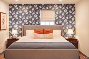 2 Schlafzimmer, Schreibtisch, Reisekinderbett, WLAN