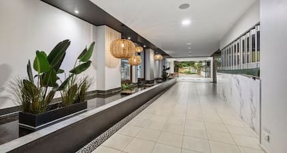 Paradiso 2 Bedroom Family - Ground Floor Comfort with Resort Access and Marine Parade Dining