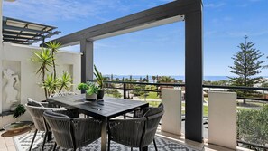 Outdoor dining - Paradiso 3 Bedroom Ocean Front Roof Top Spa 337 (Kingscliff)