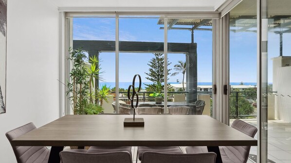 Dining - Paradiso 3 Bedroom Ocean Front Roof Top Spa 337 (Kingscliff)
