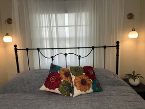 1 bedroom, desk, iron/ironing board, WiFi