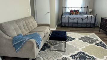 1 bedroom, desk, iron/ironing board, WiFi