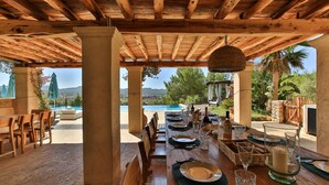 An outdoor dining area with a view of a swimming pool and mountains. - Awesome home in Sant Antoni de Portman (Sant Antoni de Portman)
