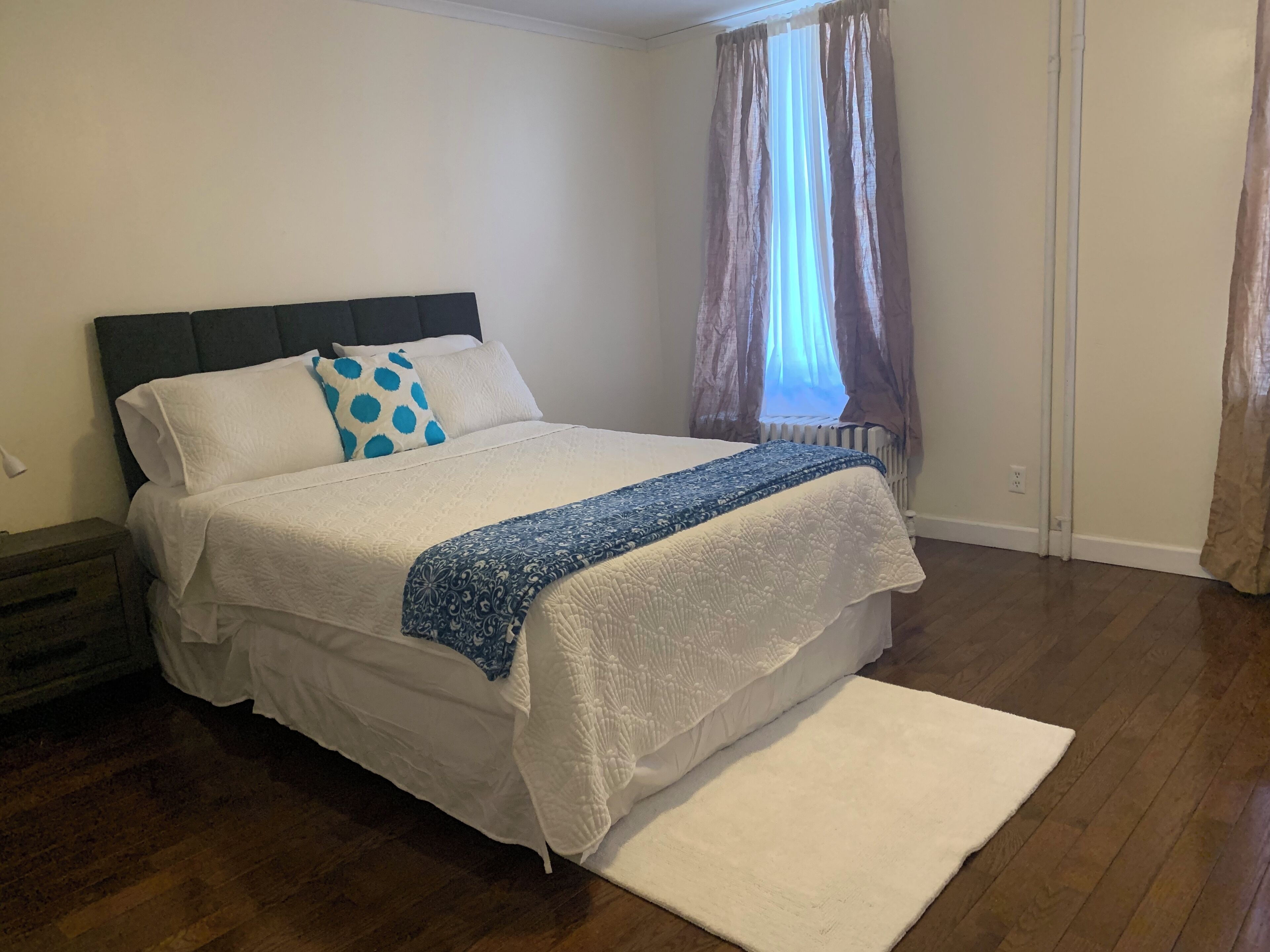 1 habitación, tabla de planchar con plancha, wifi y ropa de cama 