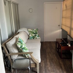 Smart TV - Charming 2-bedroom apartment in fabulous South Fort Myers with WiFi, AC (Fort Myers)