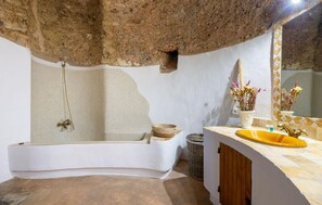 Shower, hair dryer - Gorgeous home in Sant Antoni de Portman (Sant Antoni de Portman)