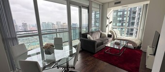 Beautiful 2Bed 2Bath Condo Steps to Square One 