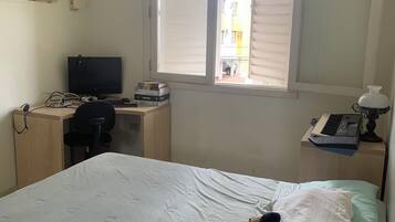 3 habitaciones, tabla de planchar con plancha, wifi y ropa de cama