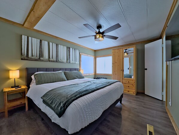 3 bedrooms, iron/ironing board, travel cot, free WiFi