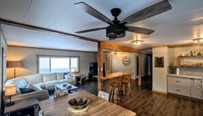 Älytelevisio, videopelejä, kirjoja, stereot