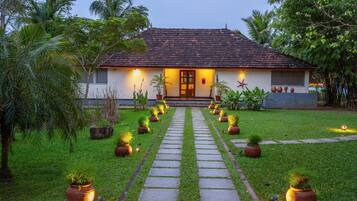 Pintu masuk properti