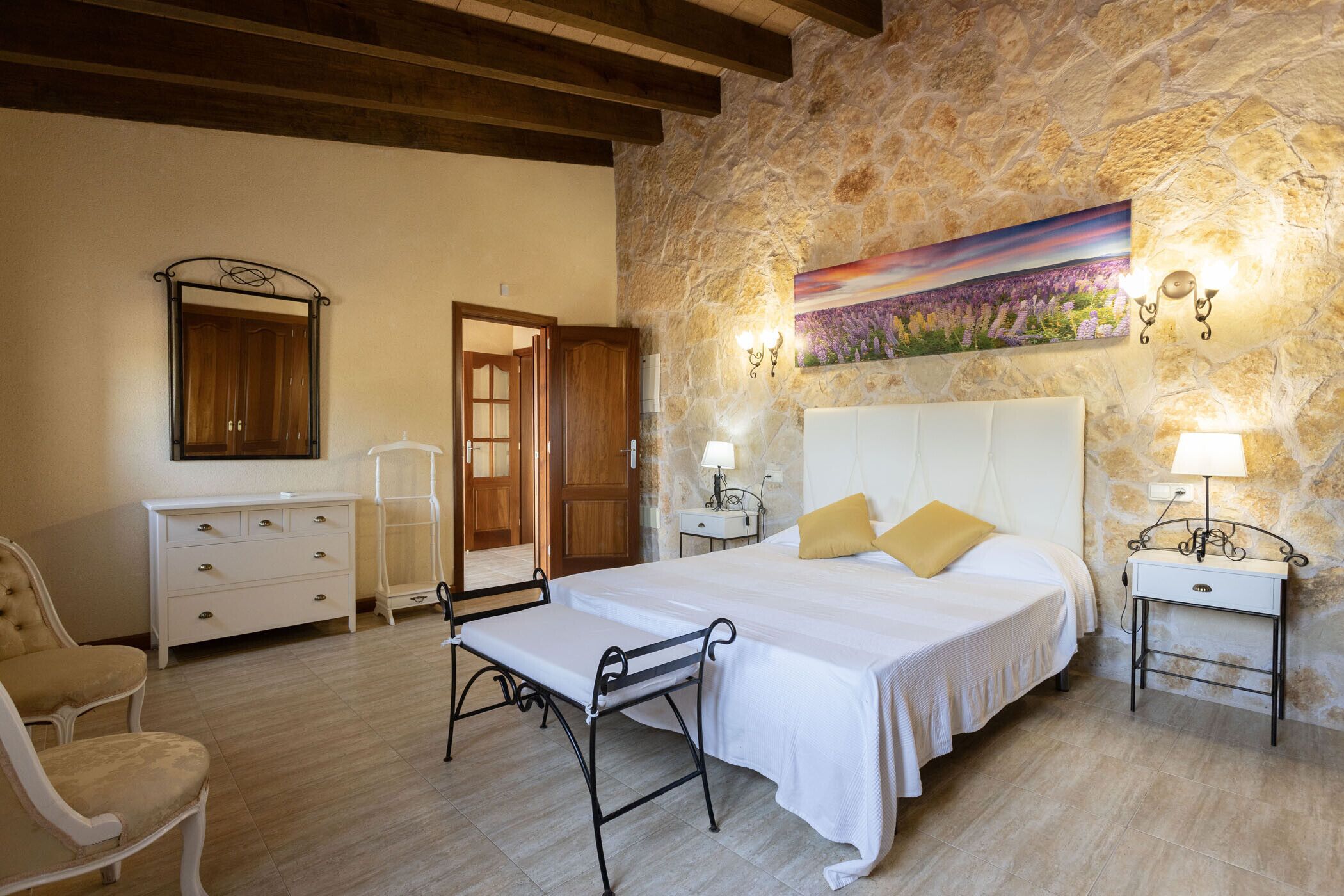 7 bedrooms, free WiFi, bed sheets