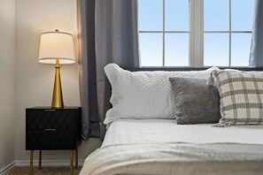 4 bedrooms, iron/ironing board, WiFi, bed sheets - Lackland Private Movie Theater Retreat! (san antonio)