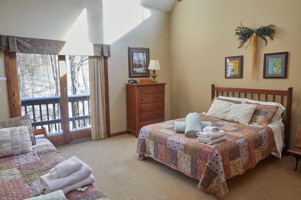 3 bedrooms, desk, iron/ironing board, travel cot