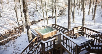 Rippling Waters is a Gorgeous cabin close to Timberline mountain slopes!