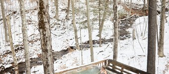 Rippling Waters is a Gorgeous cabin close to Timberline mountain slopes!