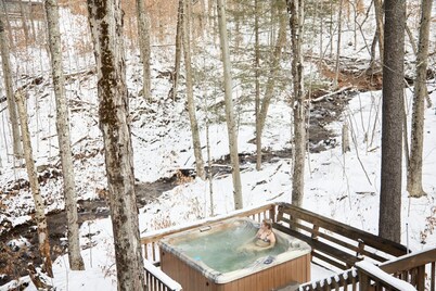 Rippling Waters is a Gorgeous cabin close to Timberline mountain slopes!