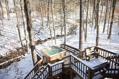 Rippling Waters is a Gorgeous cabin close to Timberline mountain slopes!