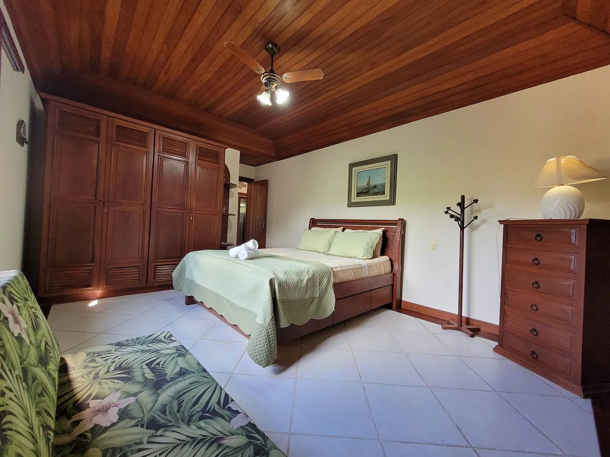 4 quartos, ferros/tábuas de passar roupa, Wi-Fi, roupa de cama