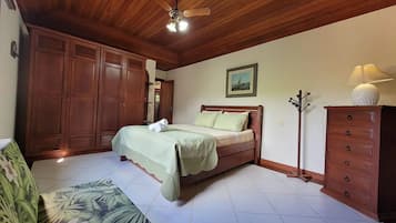 4 quartos, ferros/tábuas de passar roupa, Wi-Fi, roupa de cama