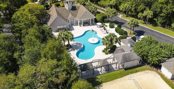 Exterior - Cherry Moon -a charming 2-bedroom condo with WiFi, AC in welcoming Myrtle Beach (Myrtle Beach)