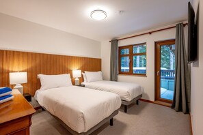 8 bedrooms, iron/ironing board, Internet, bed sheets