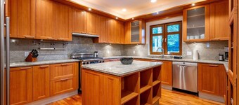 New 8BD Chalet | Smart TV | Private hot tub | Wifi