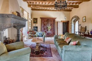 Interior - Villa Castello di Gubbio by MMega (Gubbio)