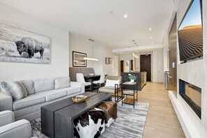 Smart TV, fireplace - Ski-In/Ski-Out Residence In The Heart Of Canyons Village (Park City)