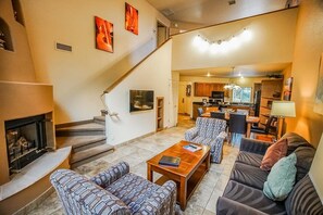 TV connectée, cheminée, jeux vidéo, écrans d'ordinateur