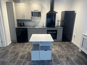 Micro-ondes, plaque de cuisson, lave-vaisselle