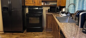 Charming 3-bedroom house with AC and WiFi 