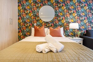 1 chambre, bureau, fer et planche à repasser, Wi-Fi gratuit