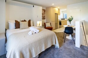 1 chambre, bureau, fer et planche à repasser, Wi-Fi gratuit