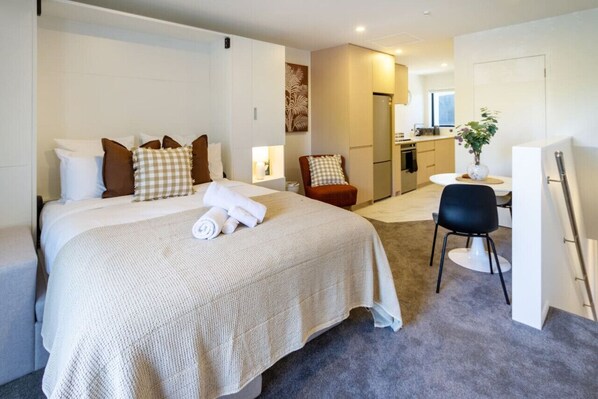 1 bedroom, desk, iron/ironing board, free WiFi